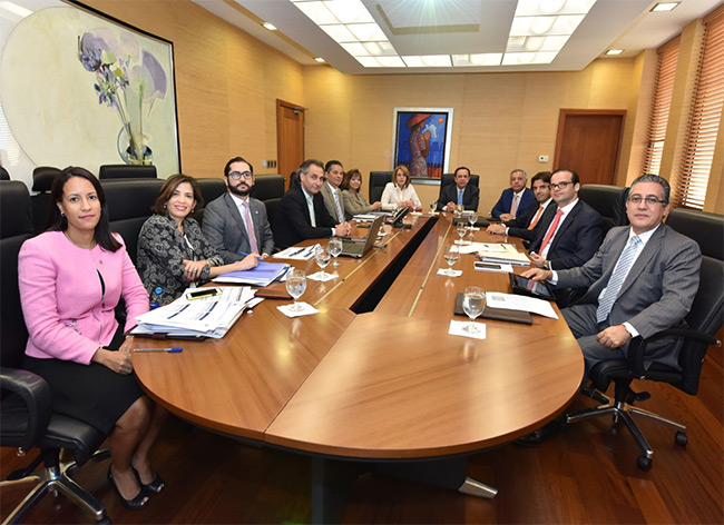 Gobernador BCRD y ministro de Hacienda realizan reunión de coordinación