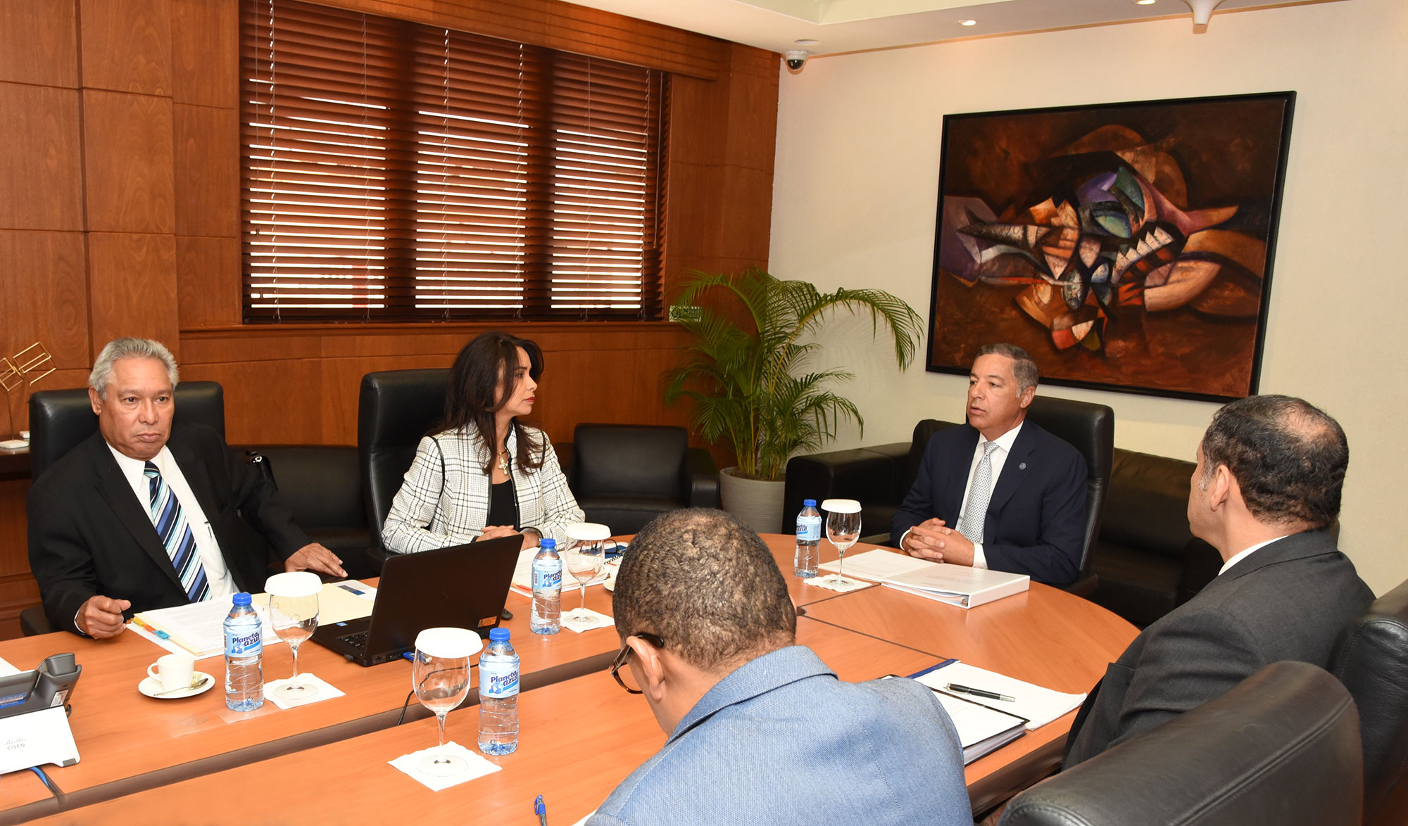 Ministro de Hacienda preside reunión del Fideicomiso de Movilidad y Transporte