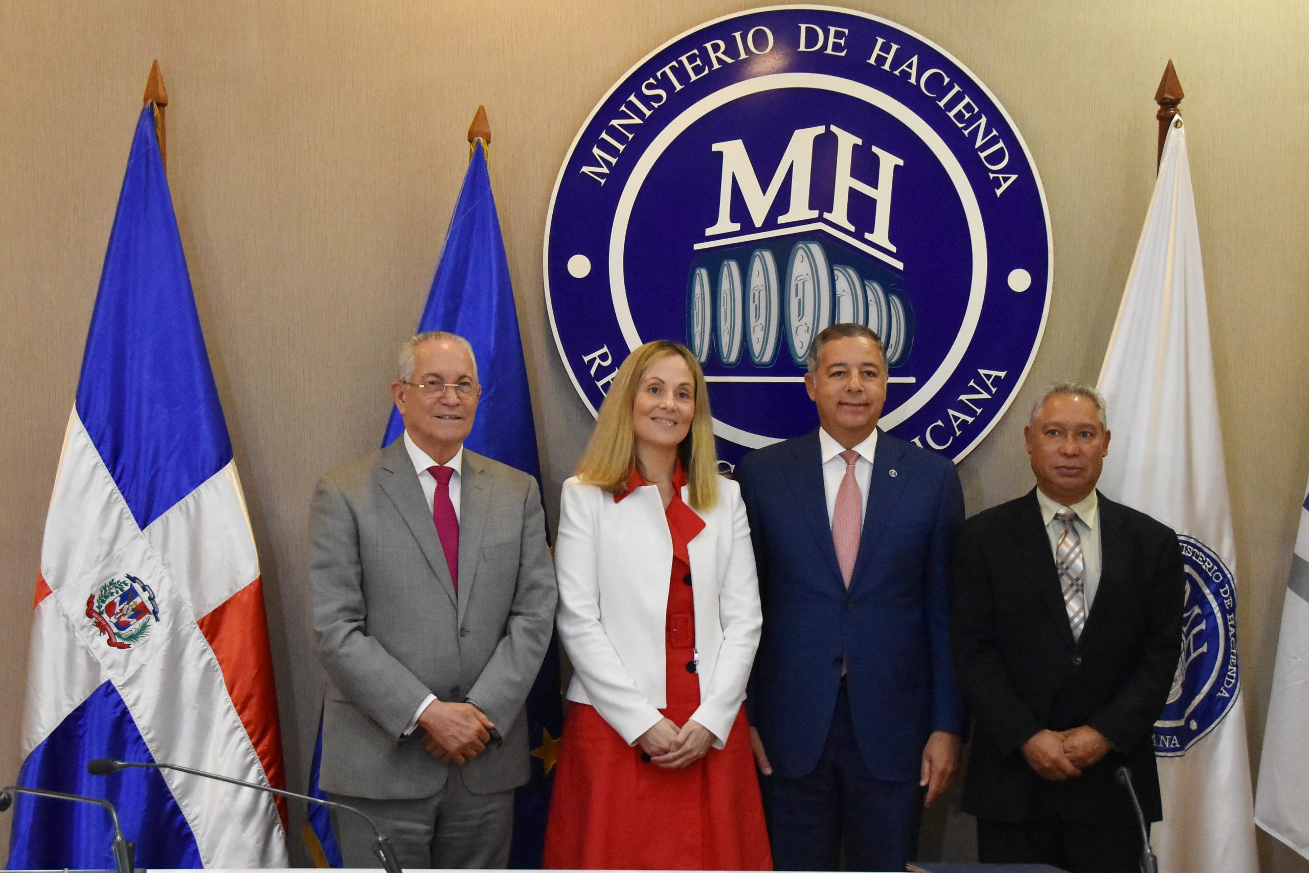 República Dominicana suscribe contrato de préstamo con el BEI para el mejoramiento de obras públicas para reducir el riesgo de desastres