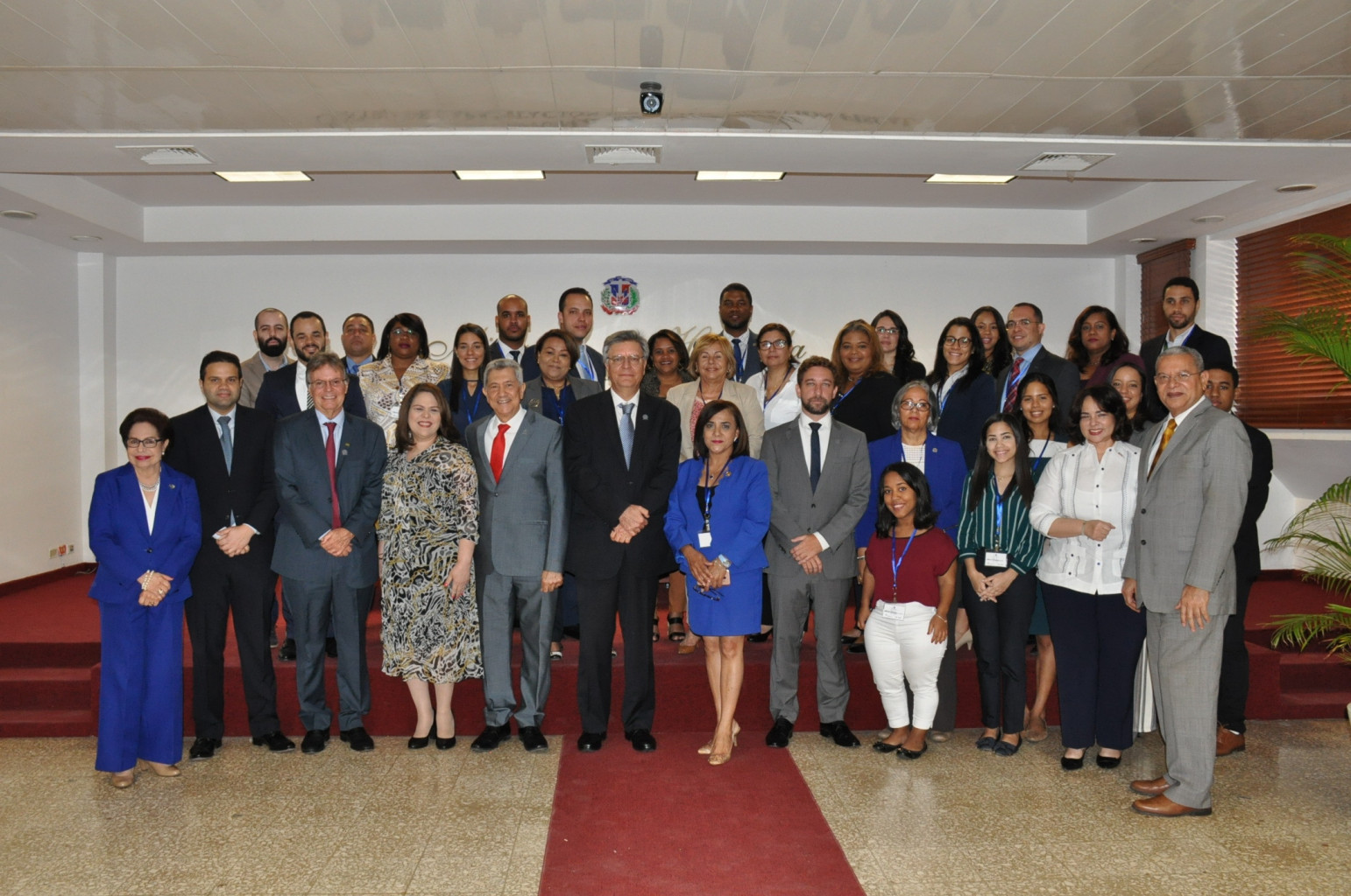Imparten diplomado en finanzas a funcionarios del Ministerio de Hacienda y sus dependencias