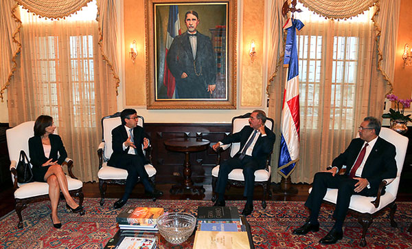 Imagen destacada de Danilo Medina recibe al presidente del BID