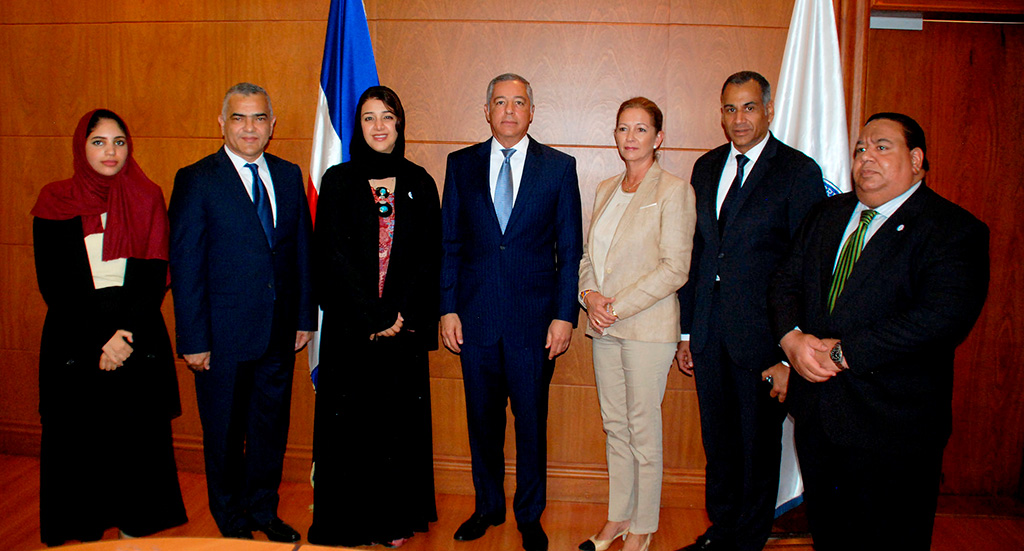 Ministro de Hacienda recibe delegación oficial de los emiratos árabes unidos