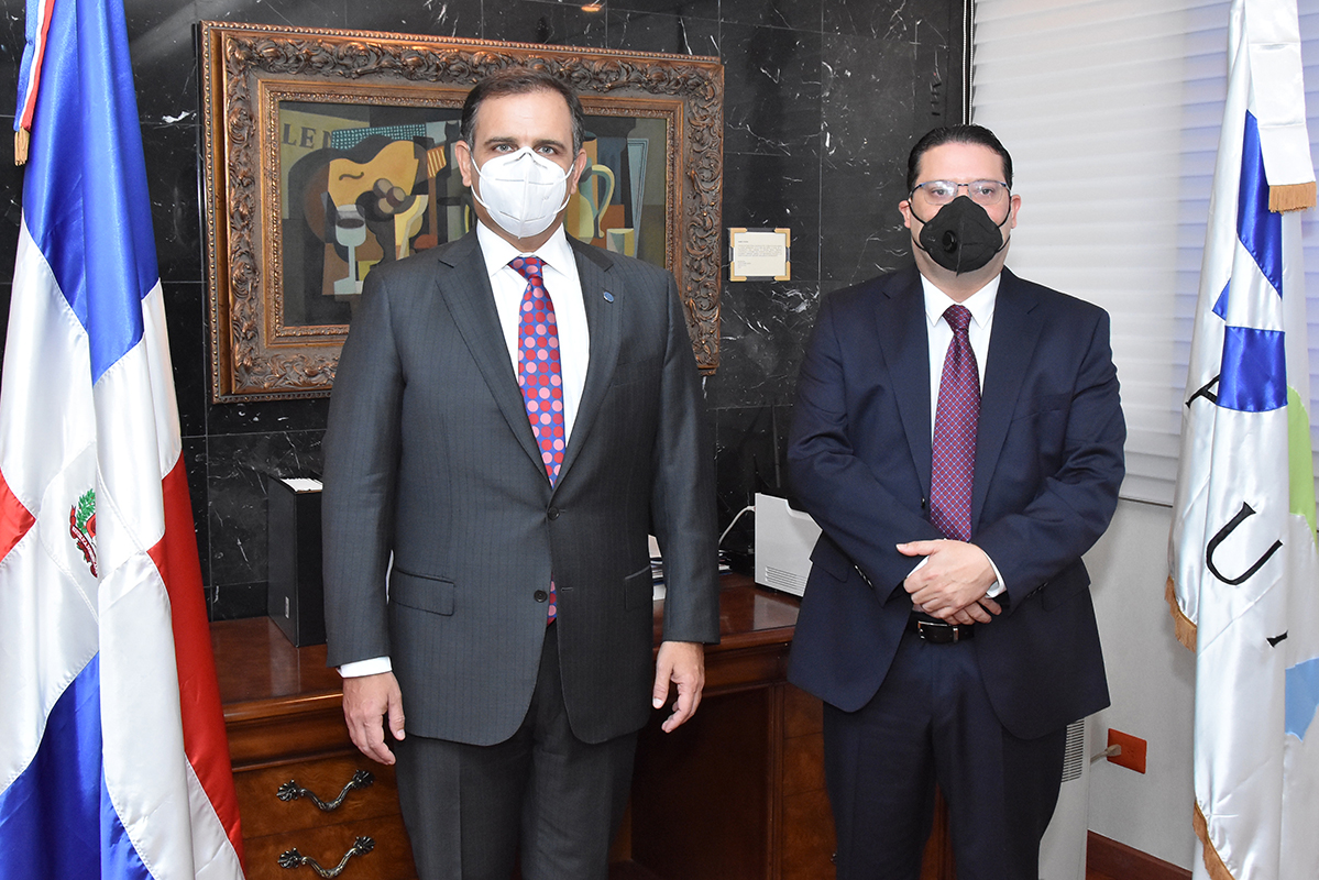 Ministro de Hacienda juramenta nuevos funcionarios