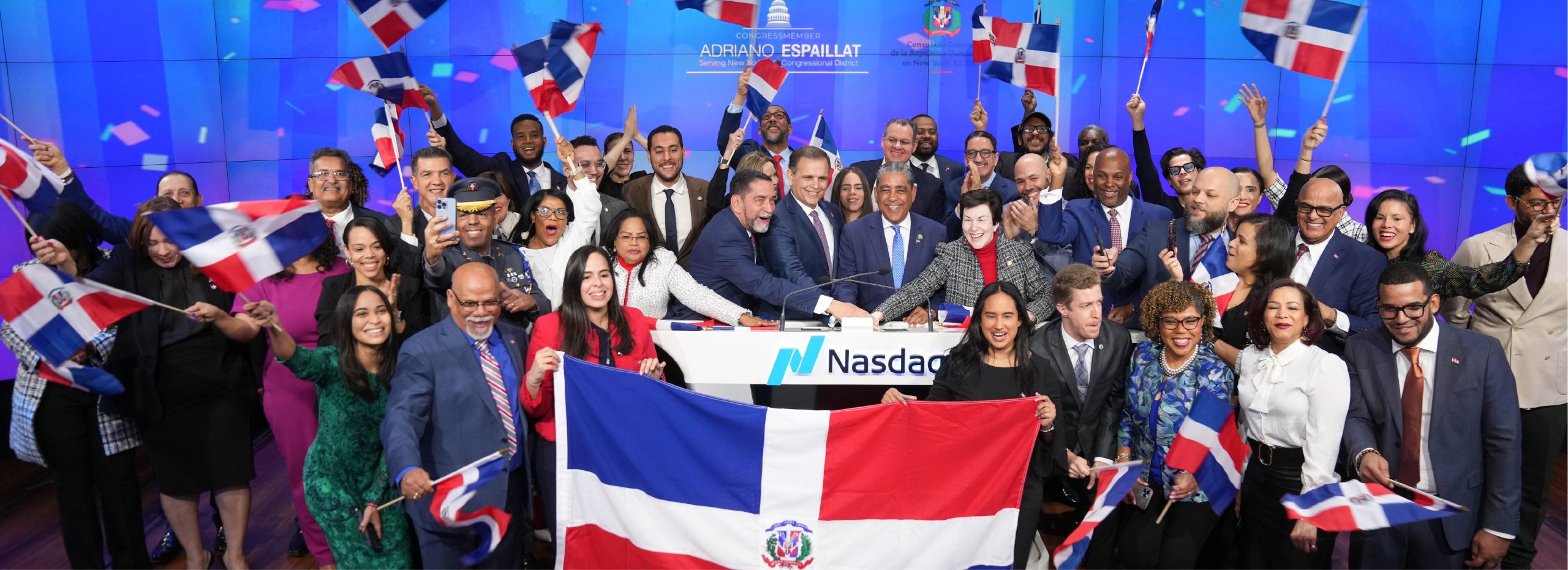 Por primera vez, República Dominicana da campanazo en Nasdaq para iniciar las operaciones bursátiles del mercado electrónico más grande de EE. UU.