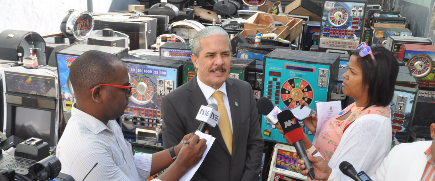 Ministerio de Hacienda destruye más de 4 mil equipos para juegos de azar que operaban ilegalmente