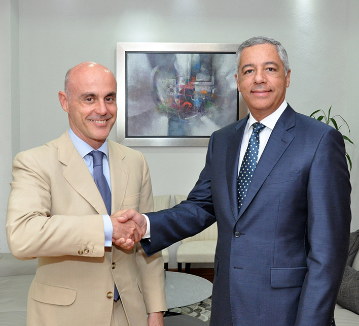 Nuevo embajador de España visita al ministro de Hacienda