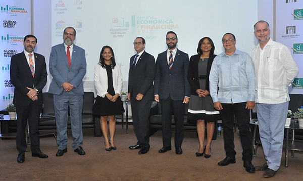 Imagen destacada de Ministerio de Hacienda recibe reconocimiento en IV versión de la semana económica y financiera