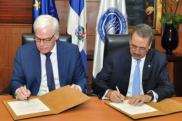 Imagen destacada de El Banco Europeo de Inversiones firma carta de intención de préstamo con el Ministerio de Hacienda para mejorar el sector eléctrico dominicano