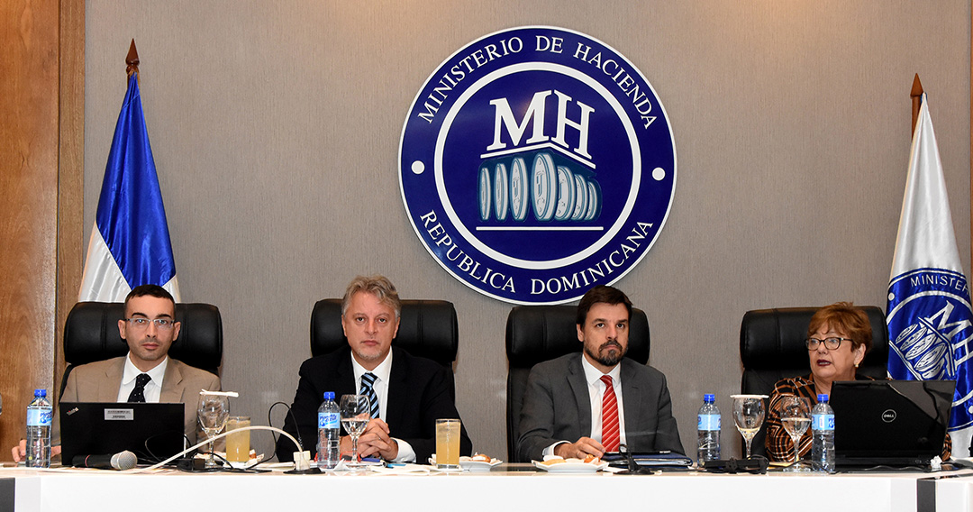 Ministerio de Hacienda encabeza reunión para discutir el gasto público en salud