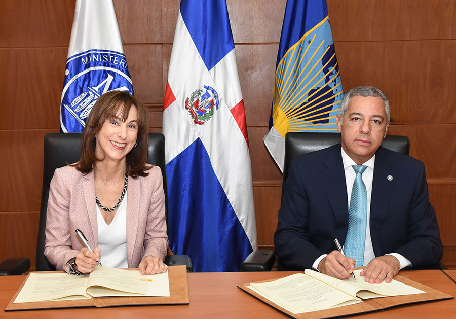 Ministerio de Hacienda y BID firman préstamo por us$50 millones para fortalecer administración tributaria y gestión del gasto público