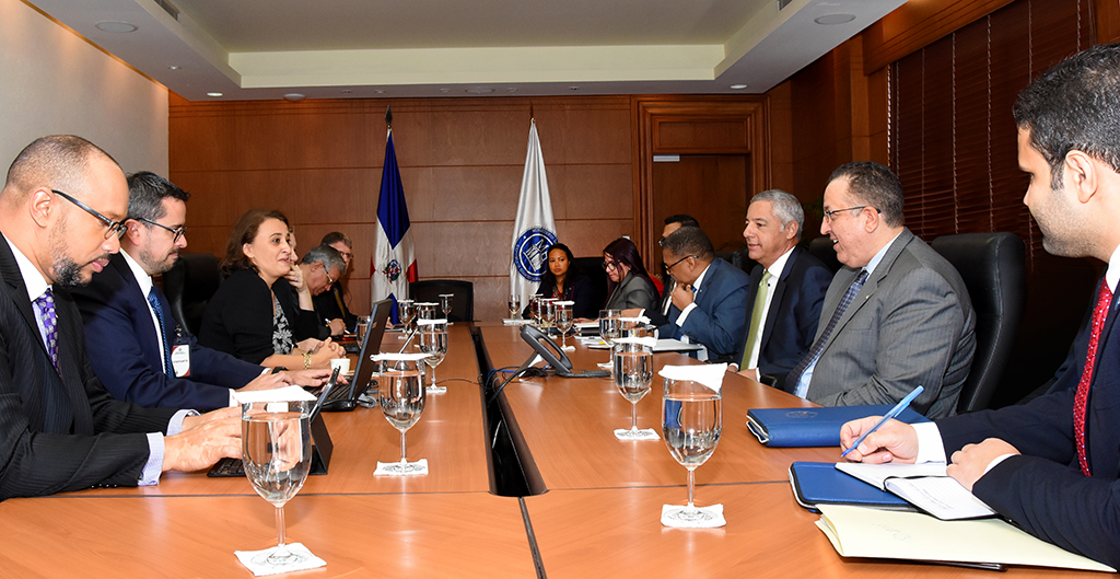 Ministro de Hacienda se reúne con misión del fondo monetario internacional