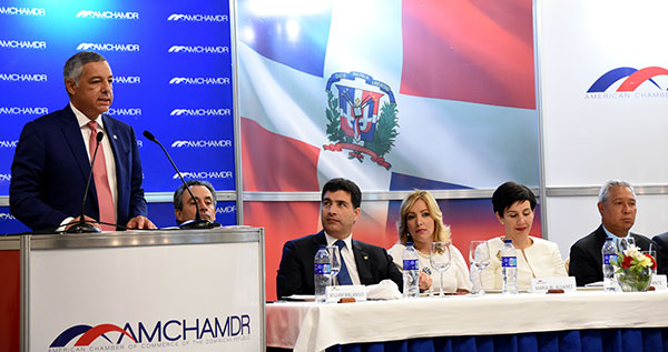 Ministro de Hacienda asegura que no existe amenaza a la estabilidad económica del país