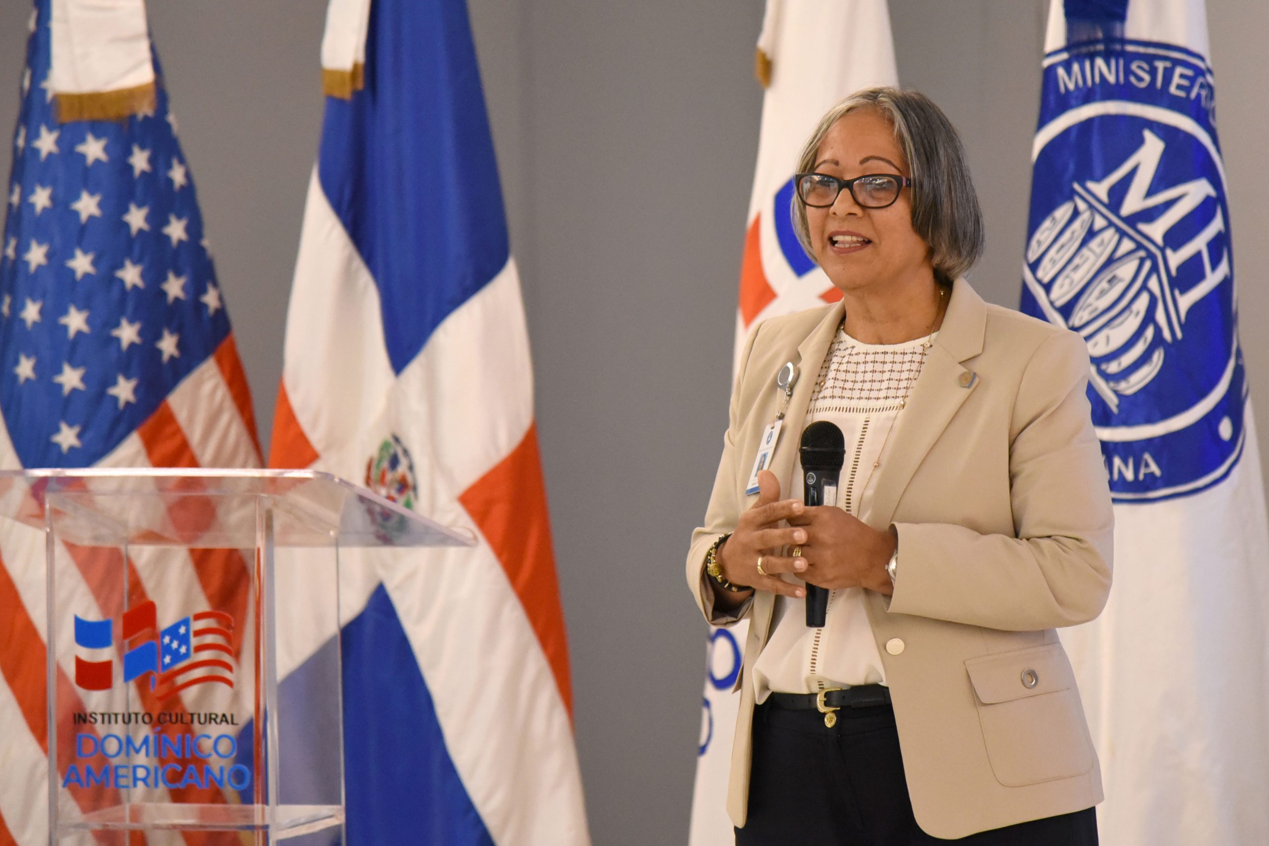 Ministerio de Hacienda imparte charla  sobre su rol y accionar en la ciudadanía