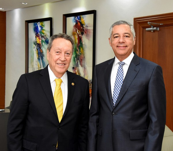 Secretario general del sica visita al Ministro de Hacienda