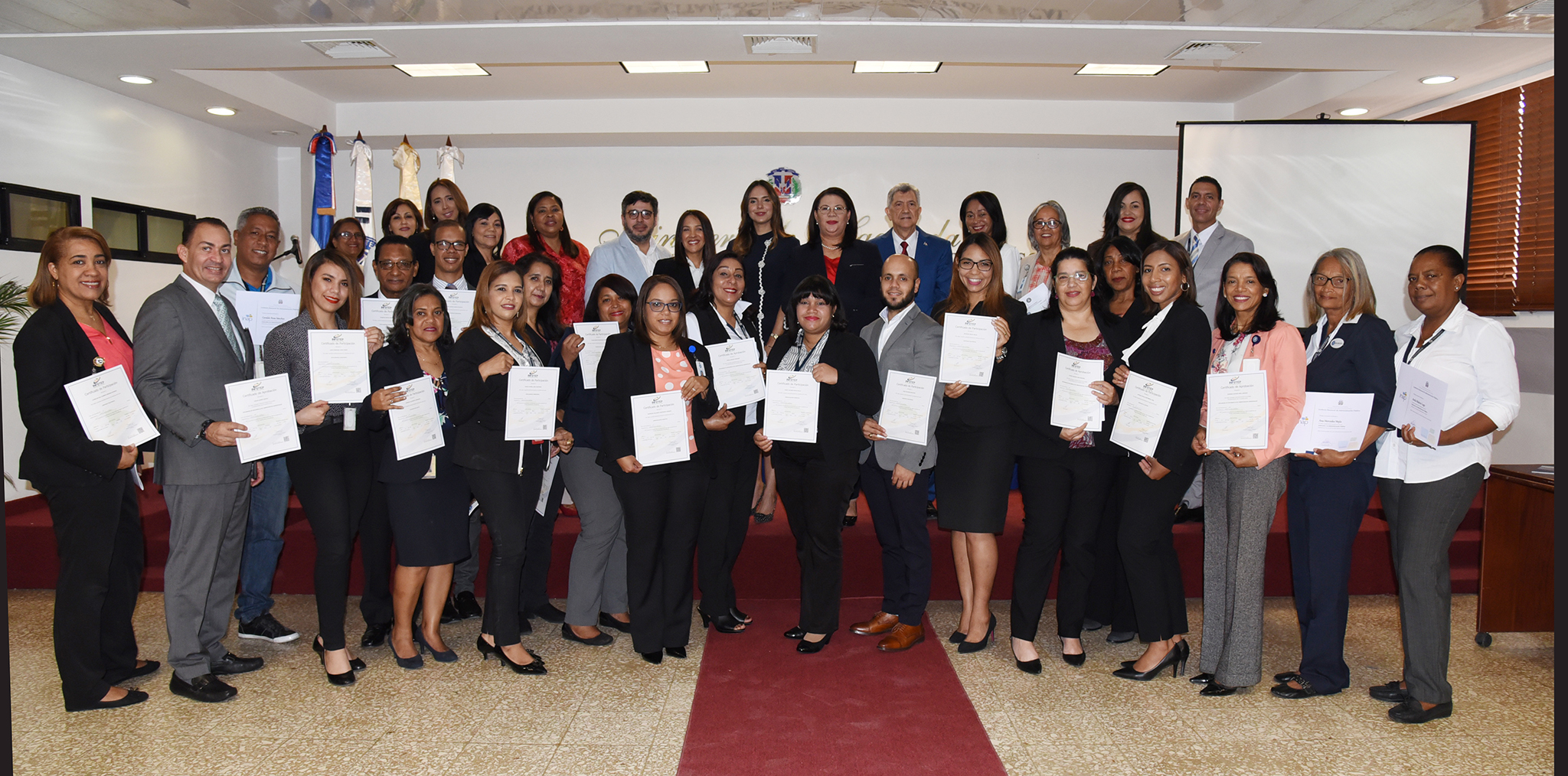 Más de 500 colaboradores del Ministerio de Hacienda reciben certificados de formación técnica