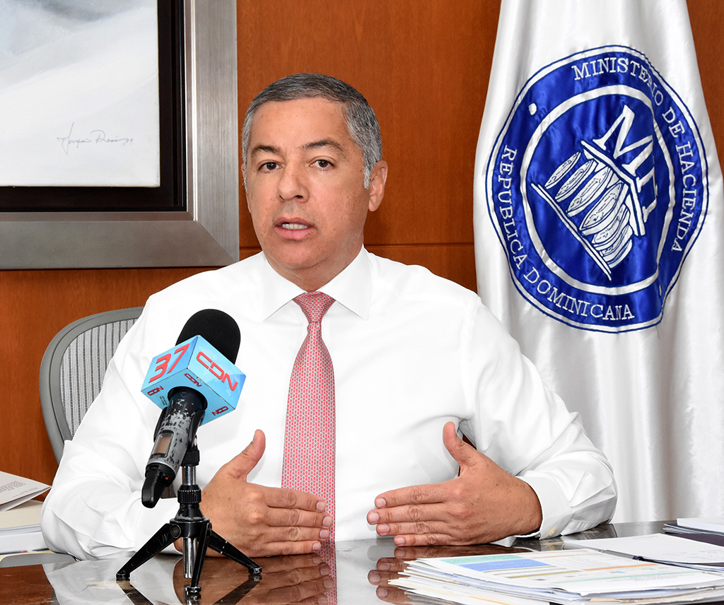 Ministro de Hacienda: «estamos cubriendo al 100% las recaudaciones estimadas»