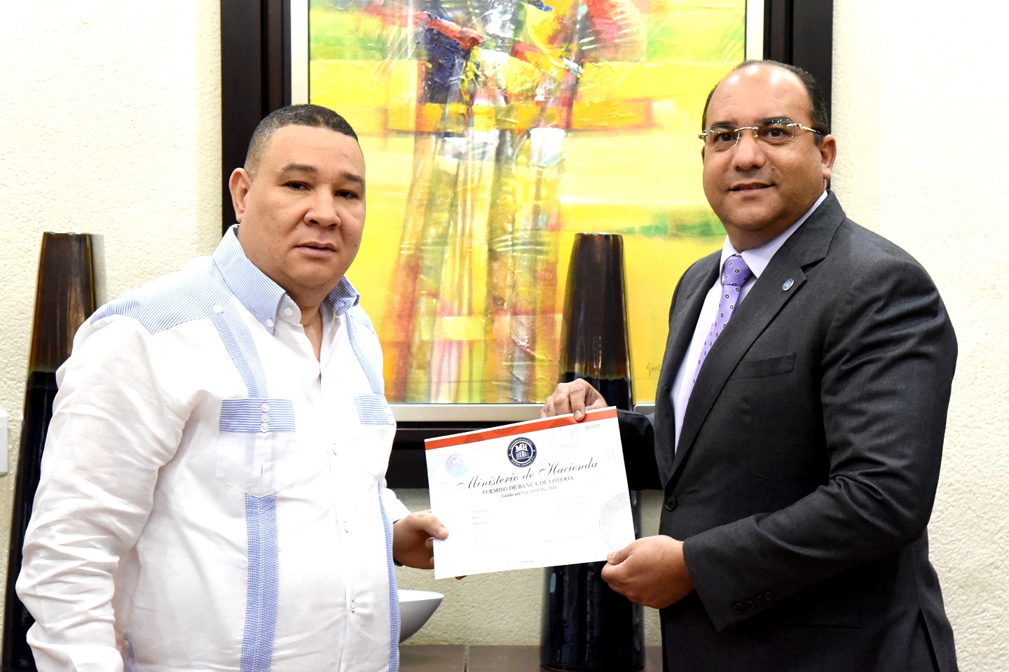 Ministerio de Hacienda entrega nuevos permisos de operación a consorcio de bancas que completó el proceso de interconexión