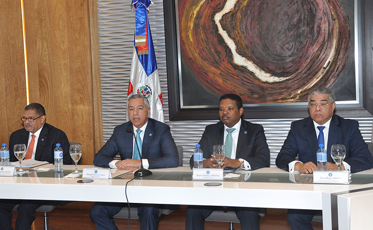 Imagen destacada de Ministro de Hacienda: «estamos haciendo un manejo eficiente de la deuda»