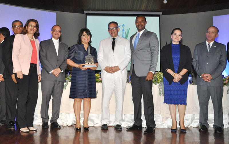 Oficina regional norte del Ministerio de Hacienda recibe premio a la calidad