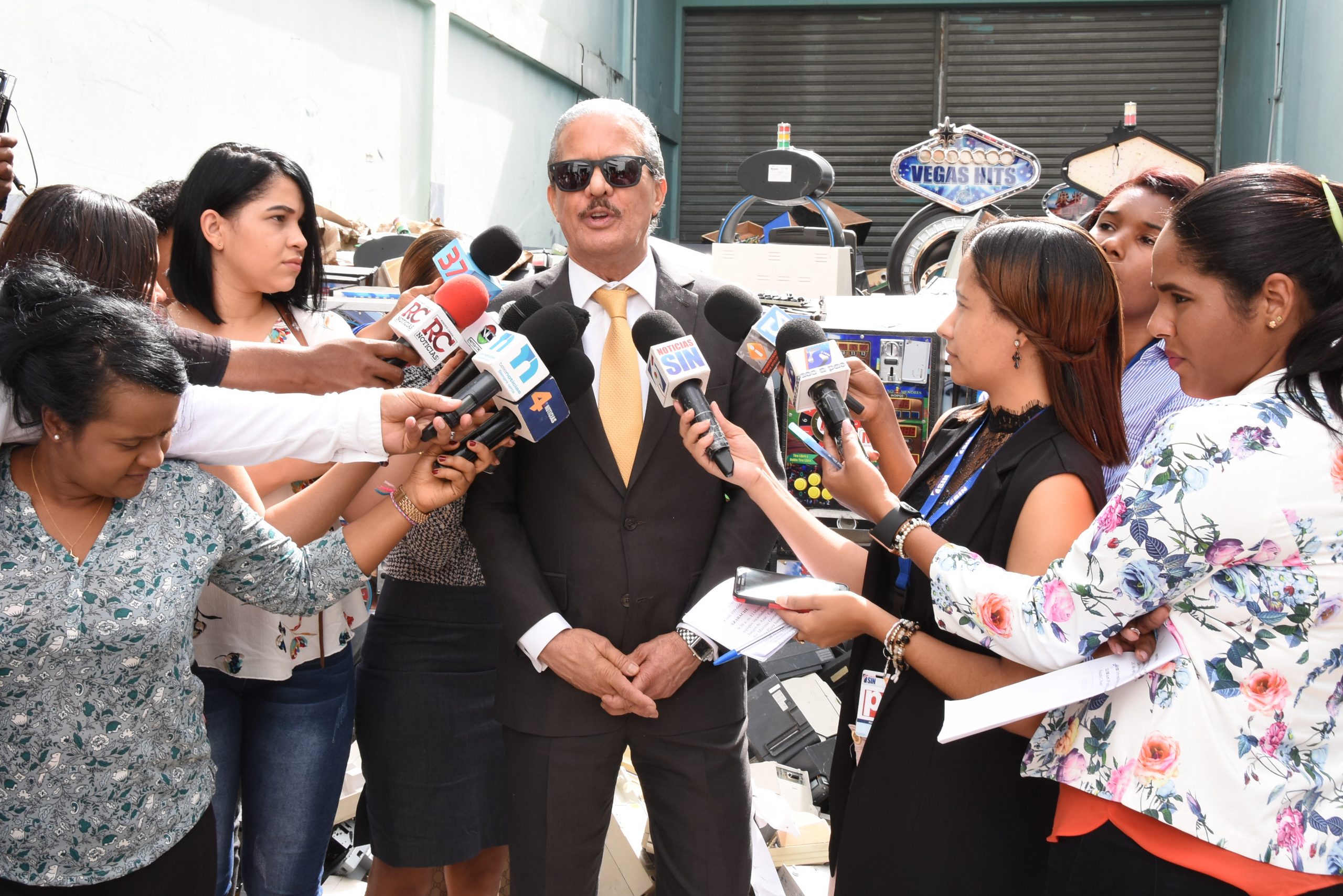 Hacienda destruye miles de equipos de juegos de azar que operaban ilegalmente