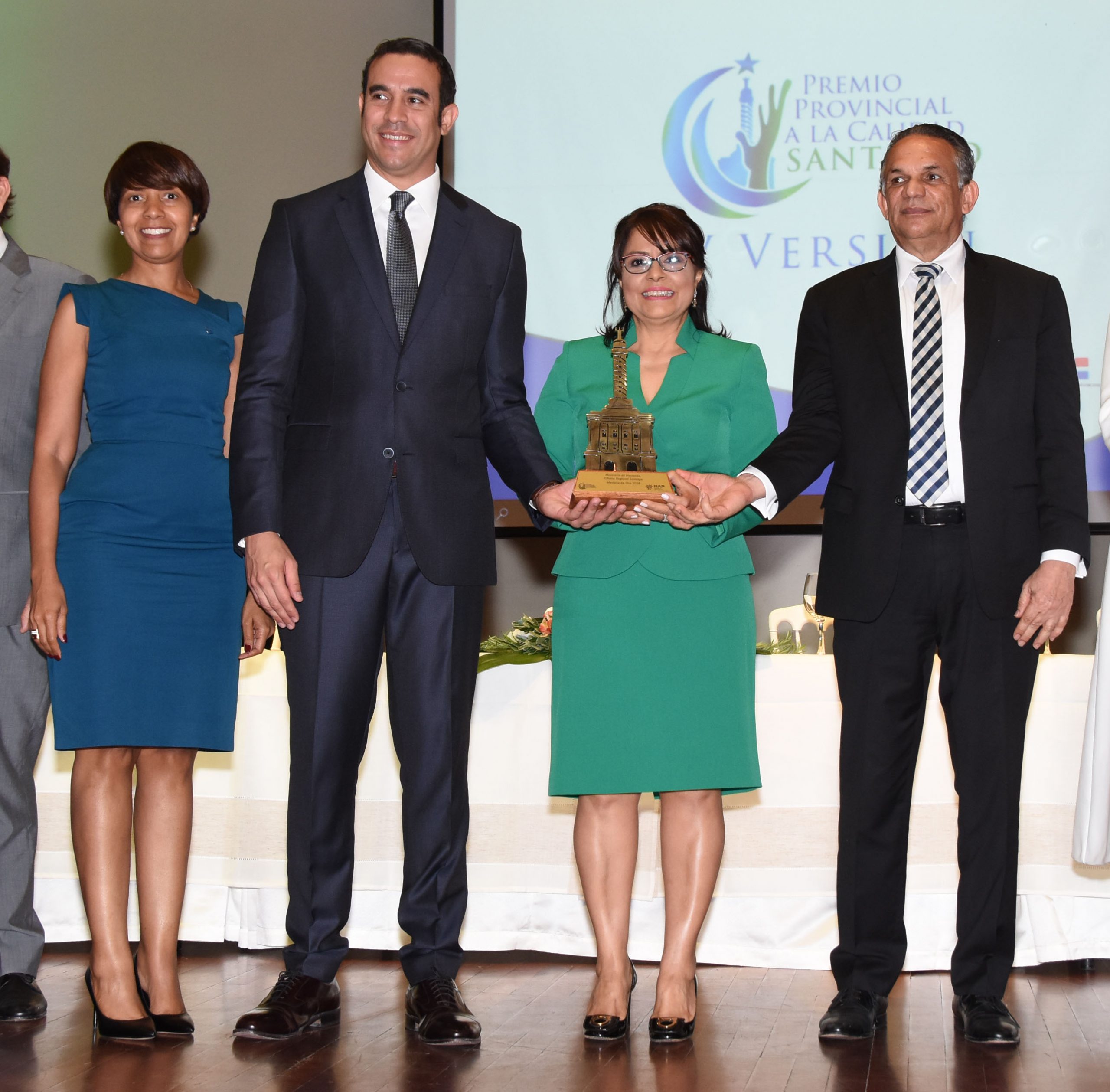 Imagen destacada de Regional norte del Ministerio de Hacienda gana oro en premio a la calidad del sector público