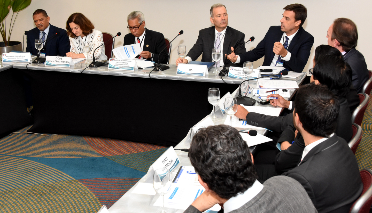 Asesor Ministerio de Hacienda sustenta con cifras carácter inclusivo de crecimiento económico