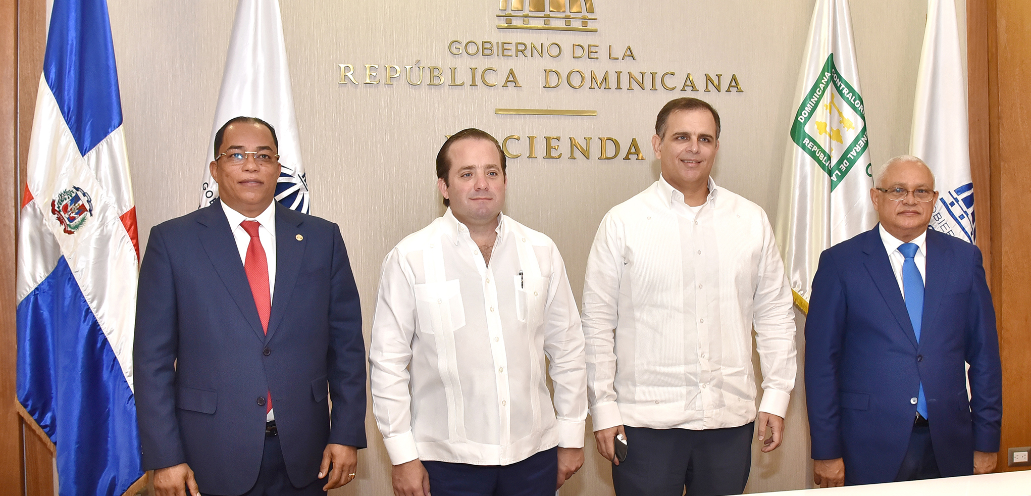 Juramentan nuevo contralor general y tesorero nacional