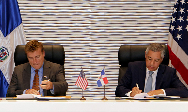 Imagen destacada de RD y EEUU firman convenio de cooperación fiscal
