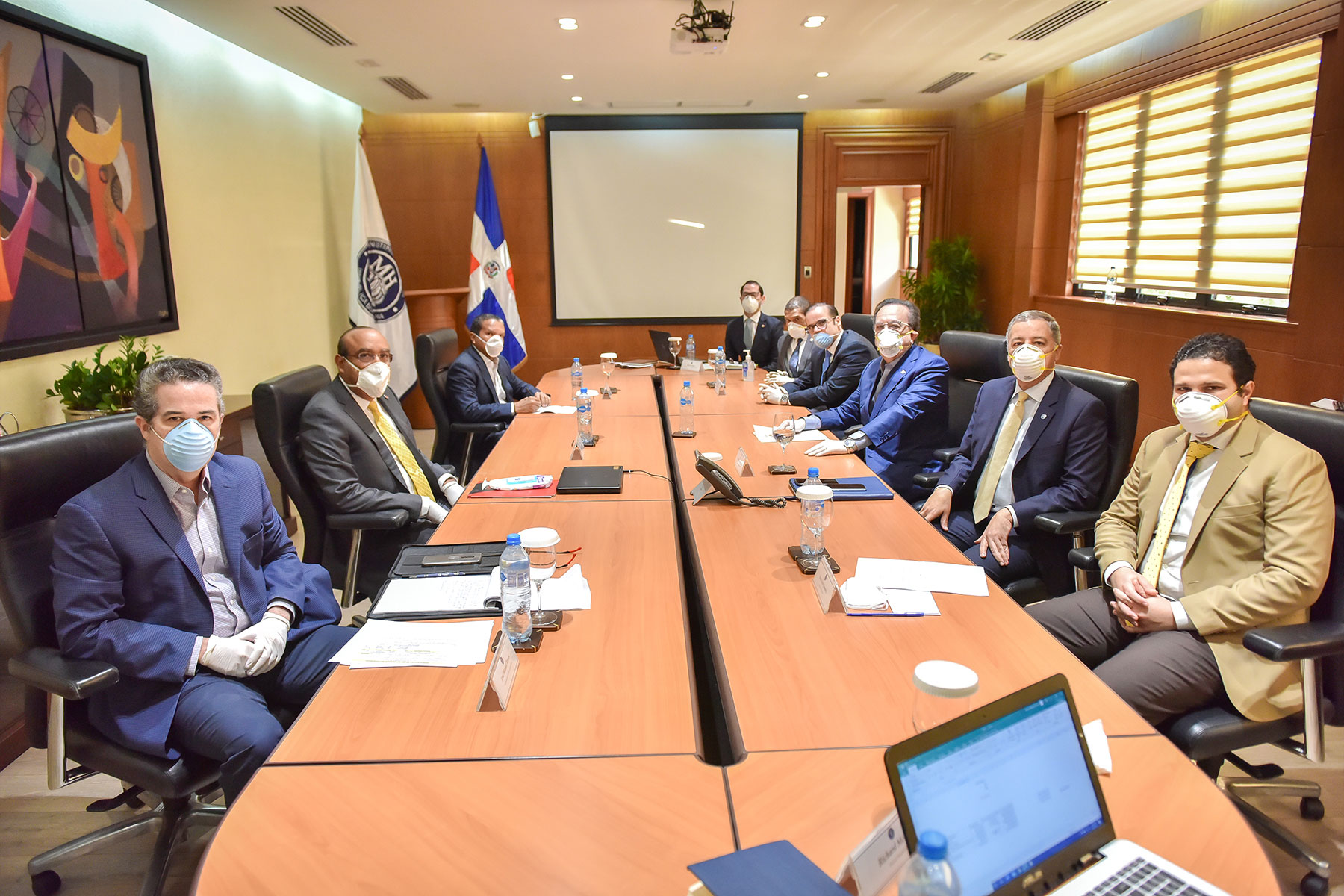 Gobierno pondera asumir pago de la nómina de los sectores productivos y las mipymes