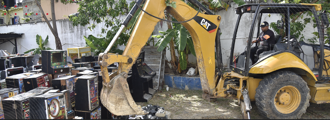 Imagen destacada de Hacienda destruye 2,793 equipos para apuestas incautados en bancas y establecimientos donde operaban de forma ilegal