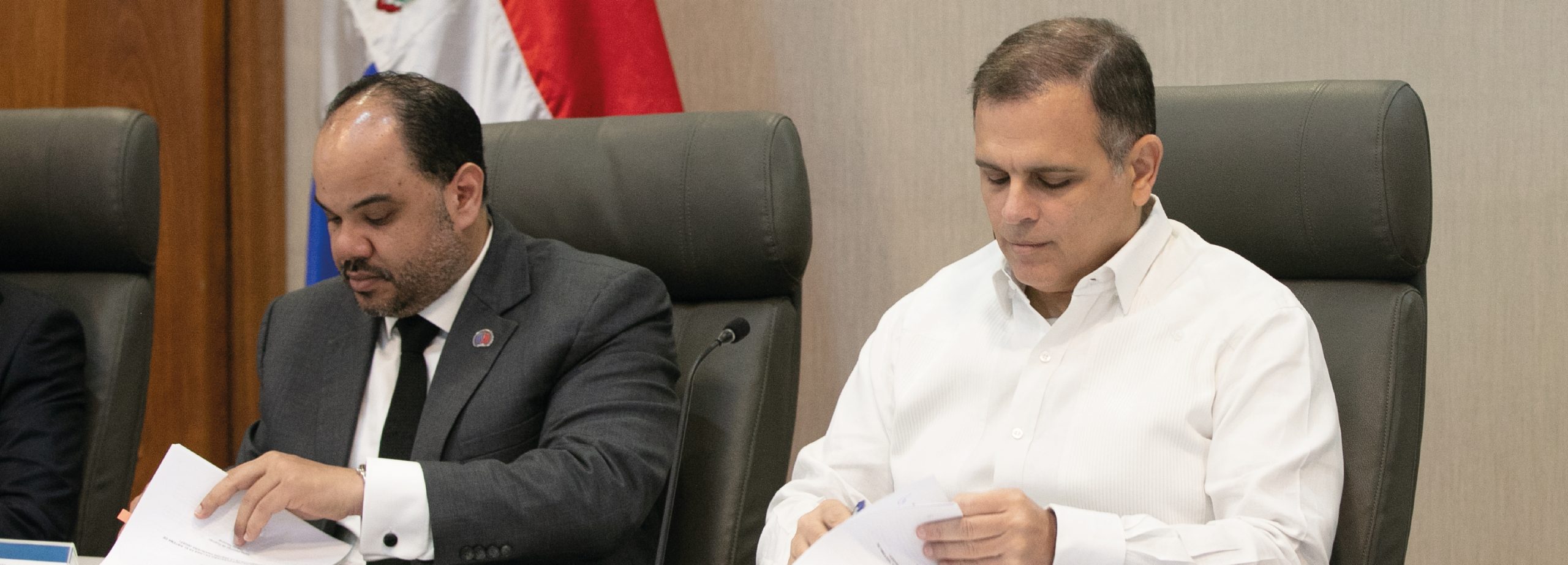 Ministerio de Hacienda y Defensor del Pueblo firman acuerdo para uso del SIGEF