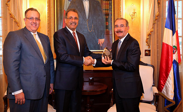 Imagen destacada de El presidente Danilo Medina recibe premio de Latin Finance por operación recompra deuda Petrocaribe