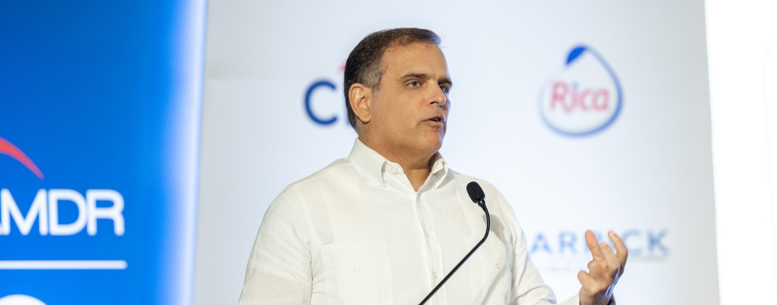 Ministro Vicente afirma en almuerzo AMCHAMDR reforma integral es necesaria para lograr desarrollo económico sostenible