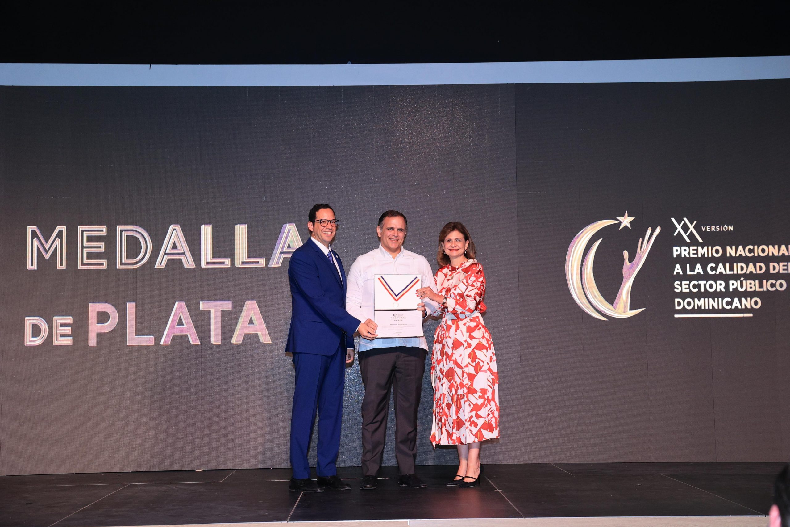 Evaluadores del MAP reconocen a Hacienda por sólida y eficiente gestión; otorgaron medalla de plata en Premio Nacional a la Calidad