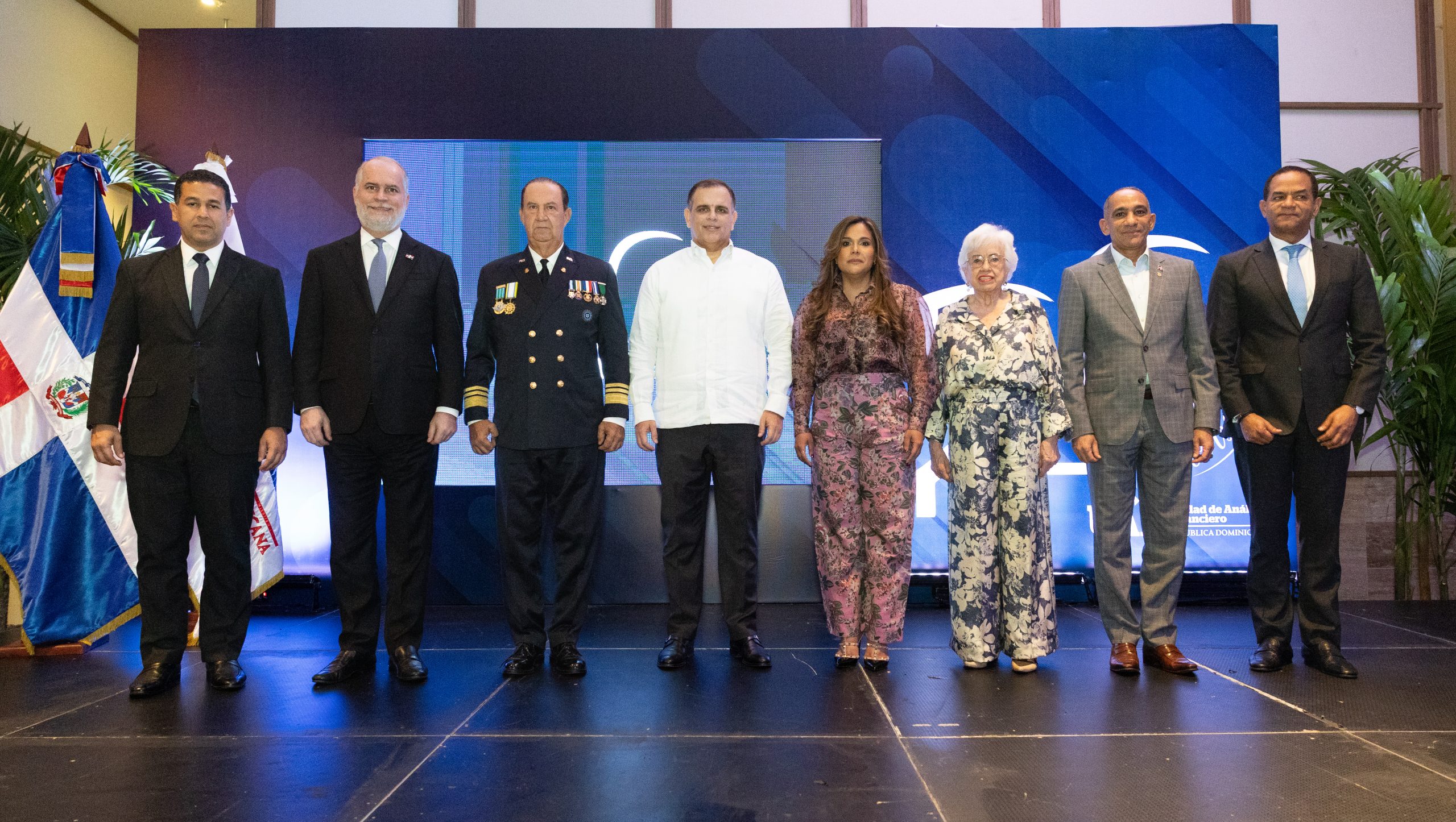 Ministro de Hacienda destaca liderazgo de la UAF en prevención del lavado
