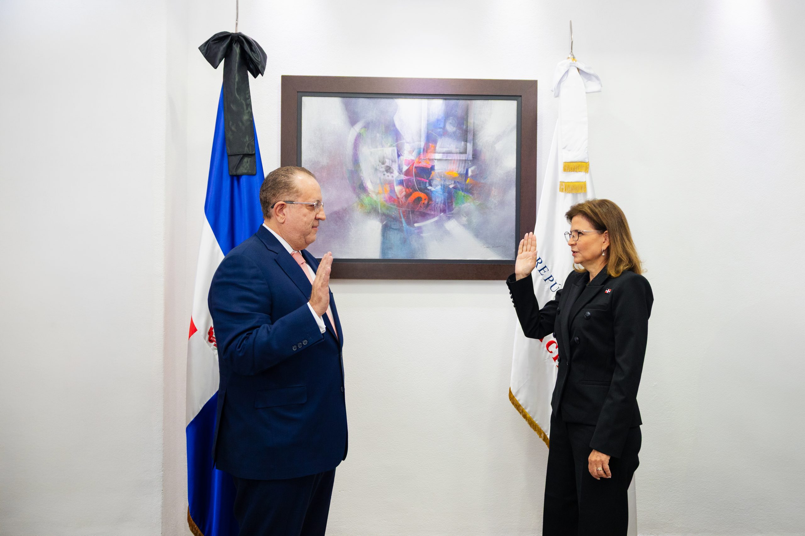 Vicepresidenta Raquel Peña juramenta a Magín Díaz como ministro de Hacienda