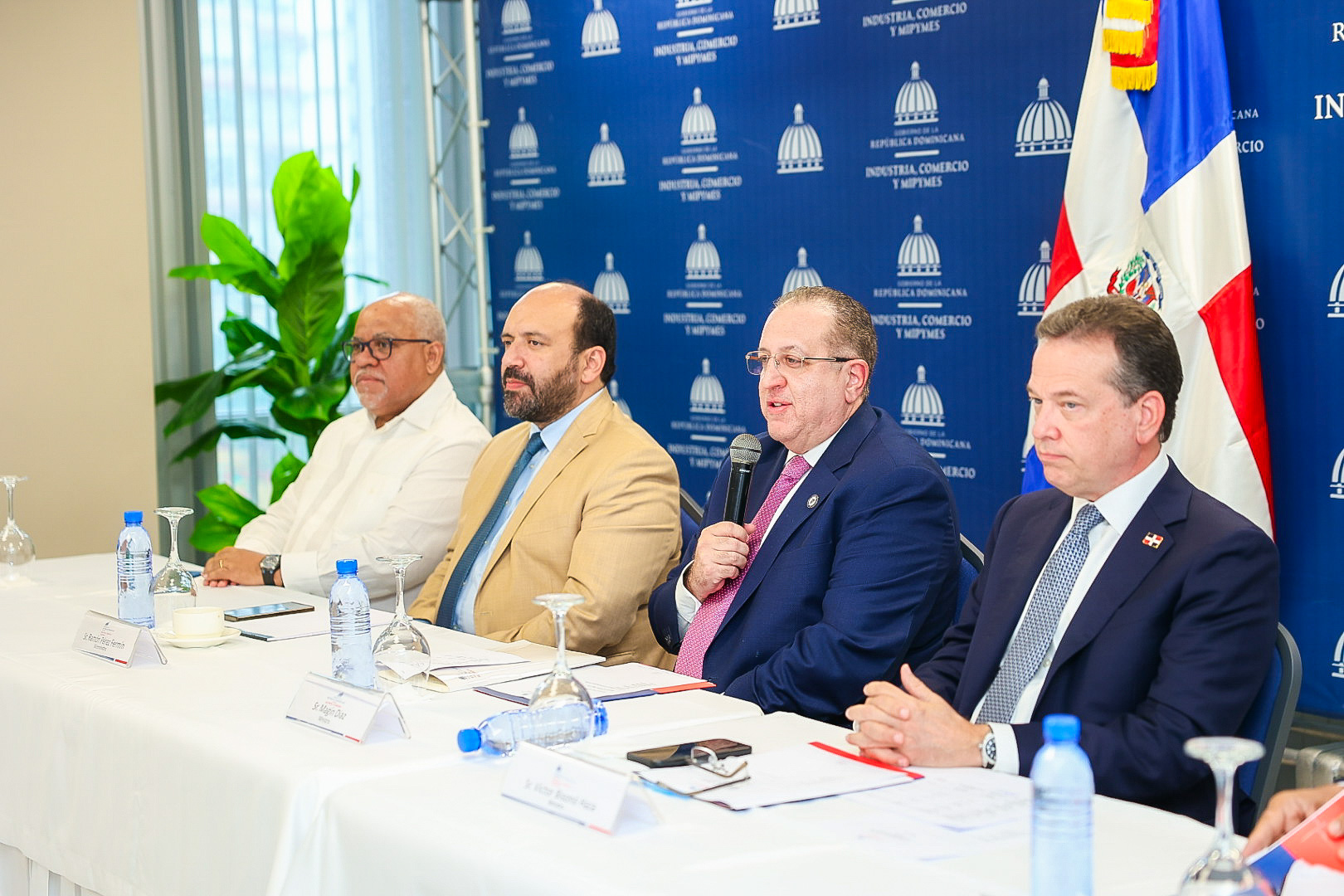 Gobierno sostiene diálogo con mipymes para impulsar el tejido productivo nacional