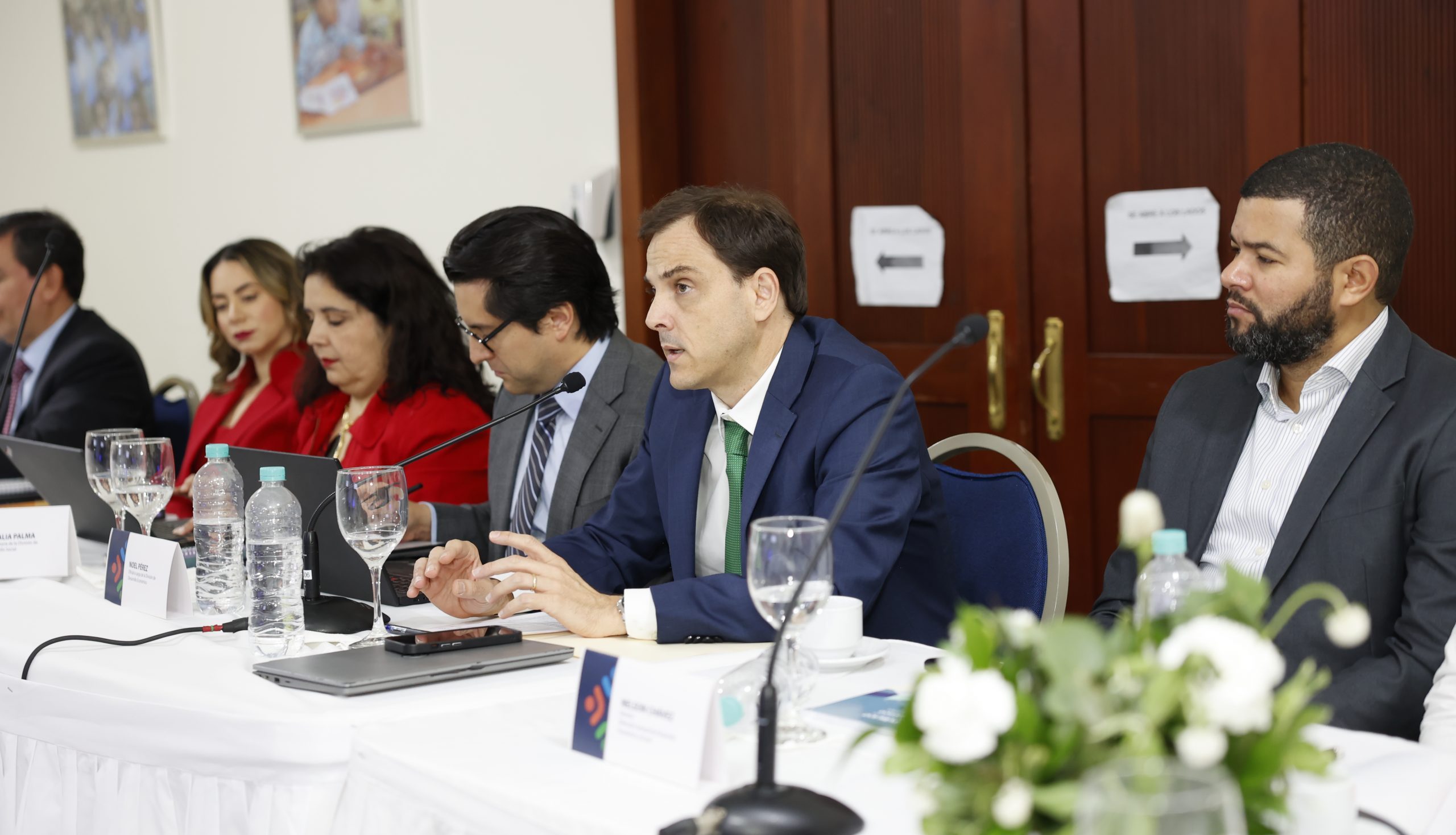 Imagen destacada de la Hacienda, Supérate y CEPAL abordan sostenibilidad financiera de la protección social en RD
