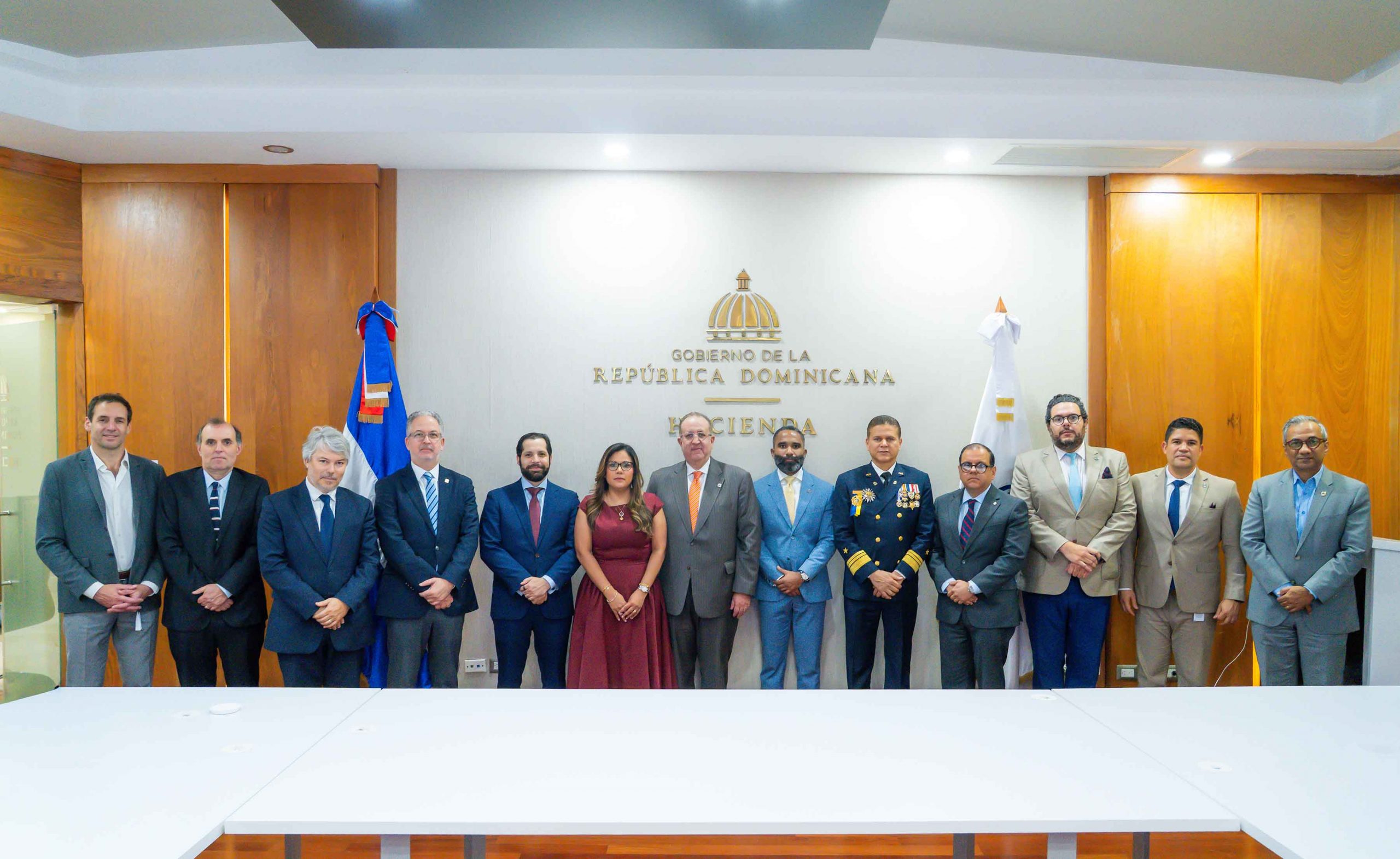 Comité contra Lavado de Activos y expertos internacionales sostienen diálogo estratégico de alto nivel