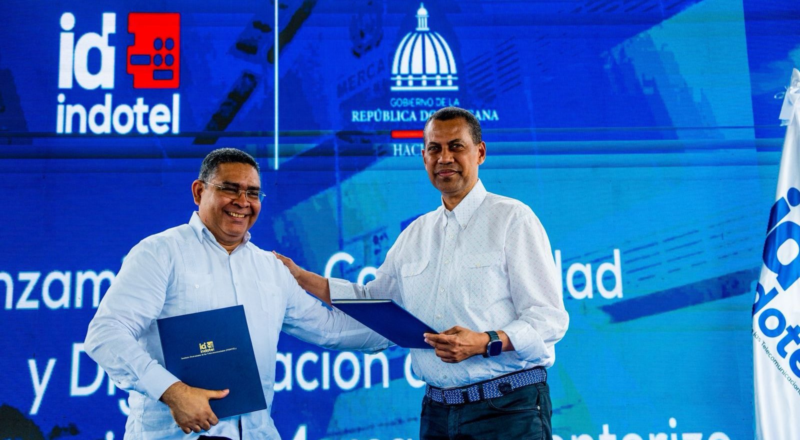 Ministerio de Hacienda y Economía e Indotel modernizan sistema de cobros en Mercado Fronterizo de Dajabón