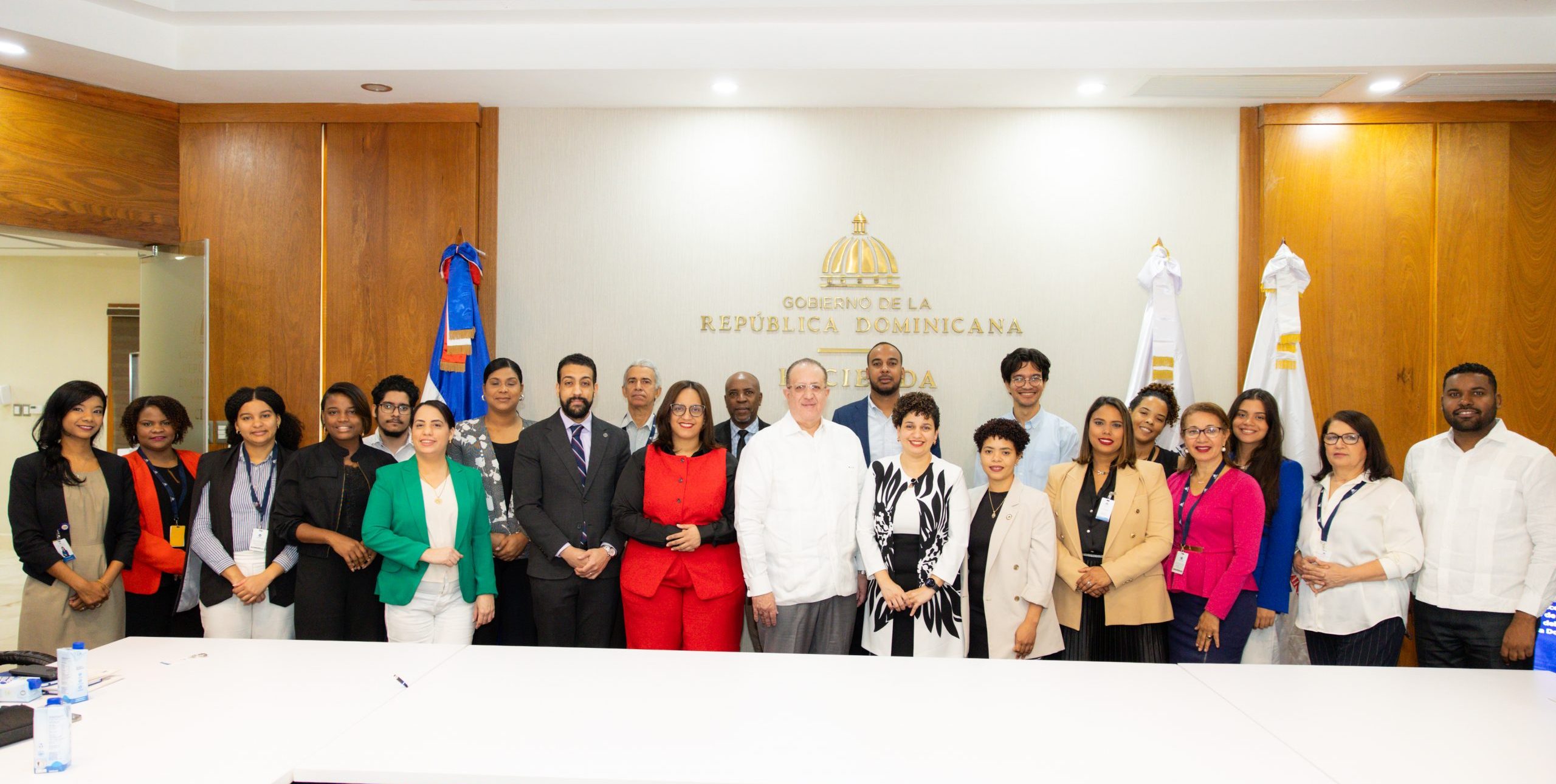 Ministerio de Hacienda y Economía capacita a periodistas sobre abordaje técnico del lavado de activos