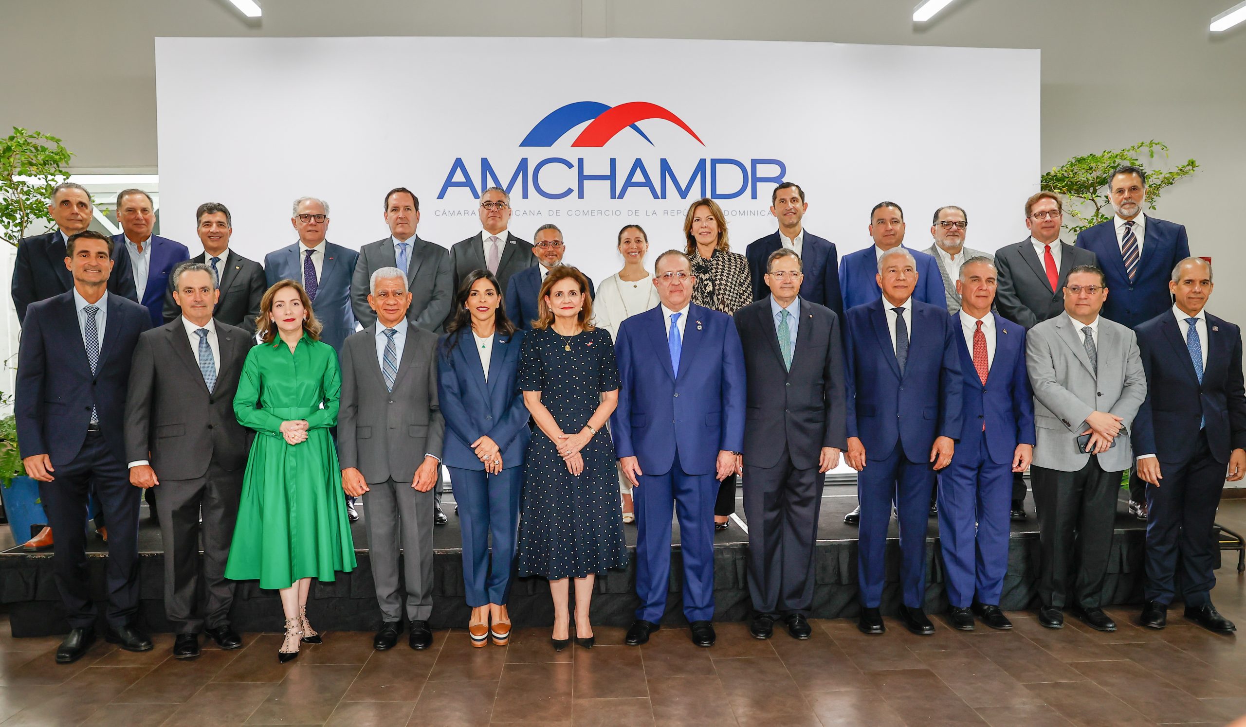 Almuerzo Amchamdr: Magín Díaz destaca el firme compromiso del Gobierno para potenciar el crecimiento económico