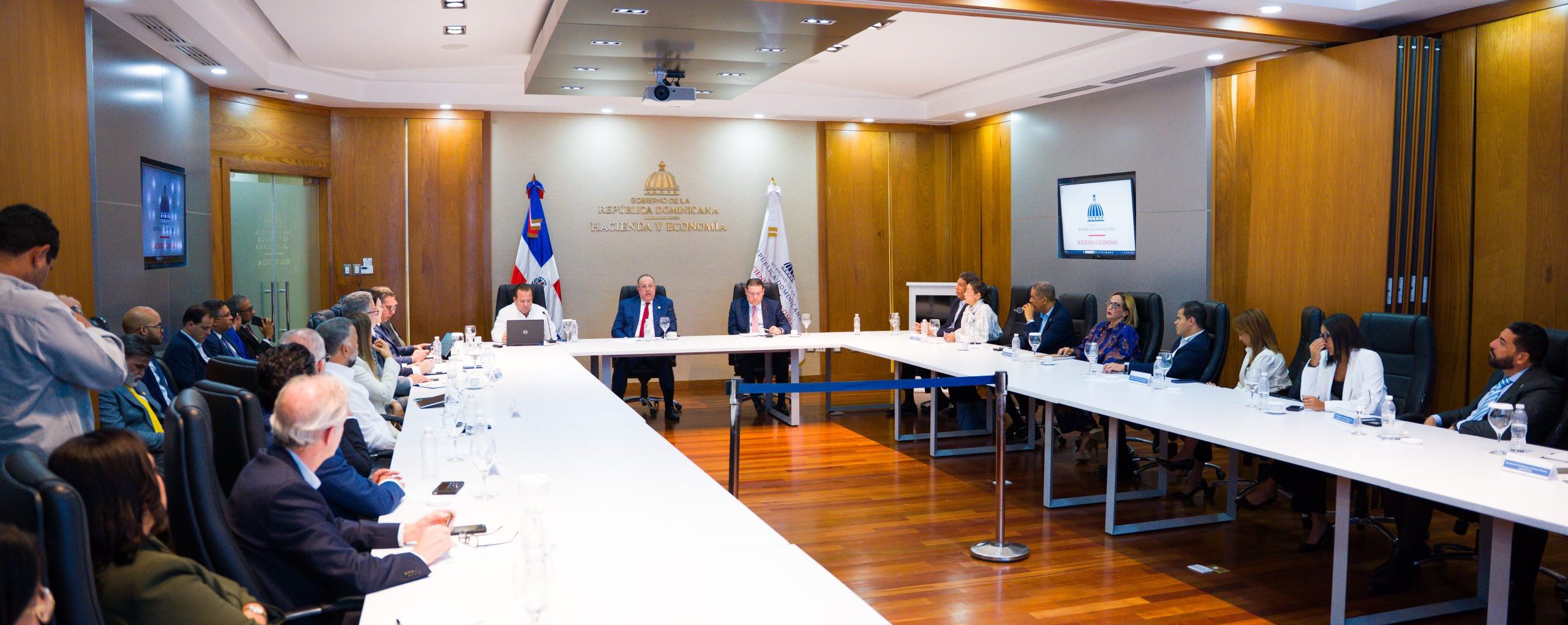 Gobierno activa diálogo con sectores productivos y sociales para establecer acuerdo conjunto frente a crisis en Irán