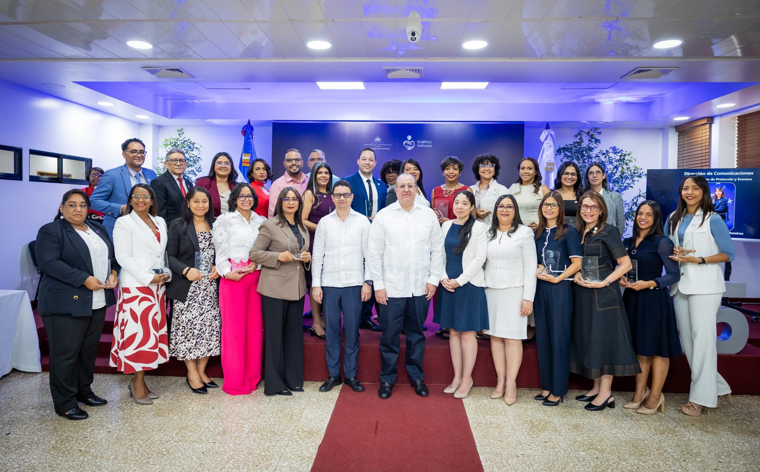 Hacienda y Economía reconoce a 52 colaboradores como servidores estrella por su labor de excelencia durante el 2025