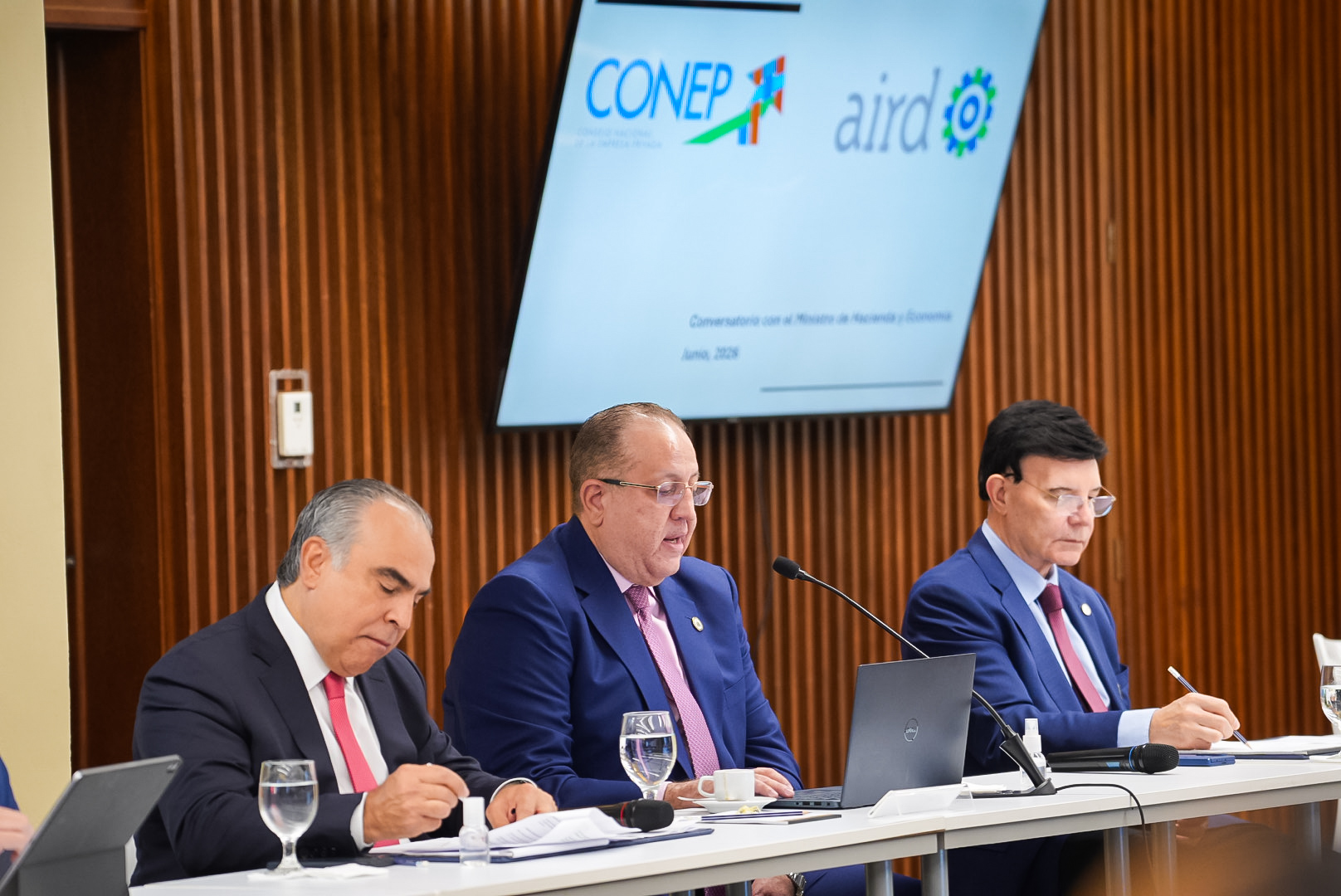 Sectores productivos y sociales valoran medidas propuestas y apertura al diálogo tras encuentro con el ministro Magín Díaz
