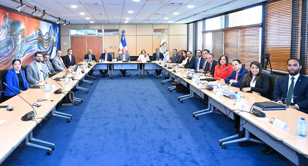 Gobernador Valdez Albizu y ministro Magín Díaz se reúnen con misión del FMI para iniciar ‘Staff Visit’ con la República Dominicana