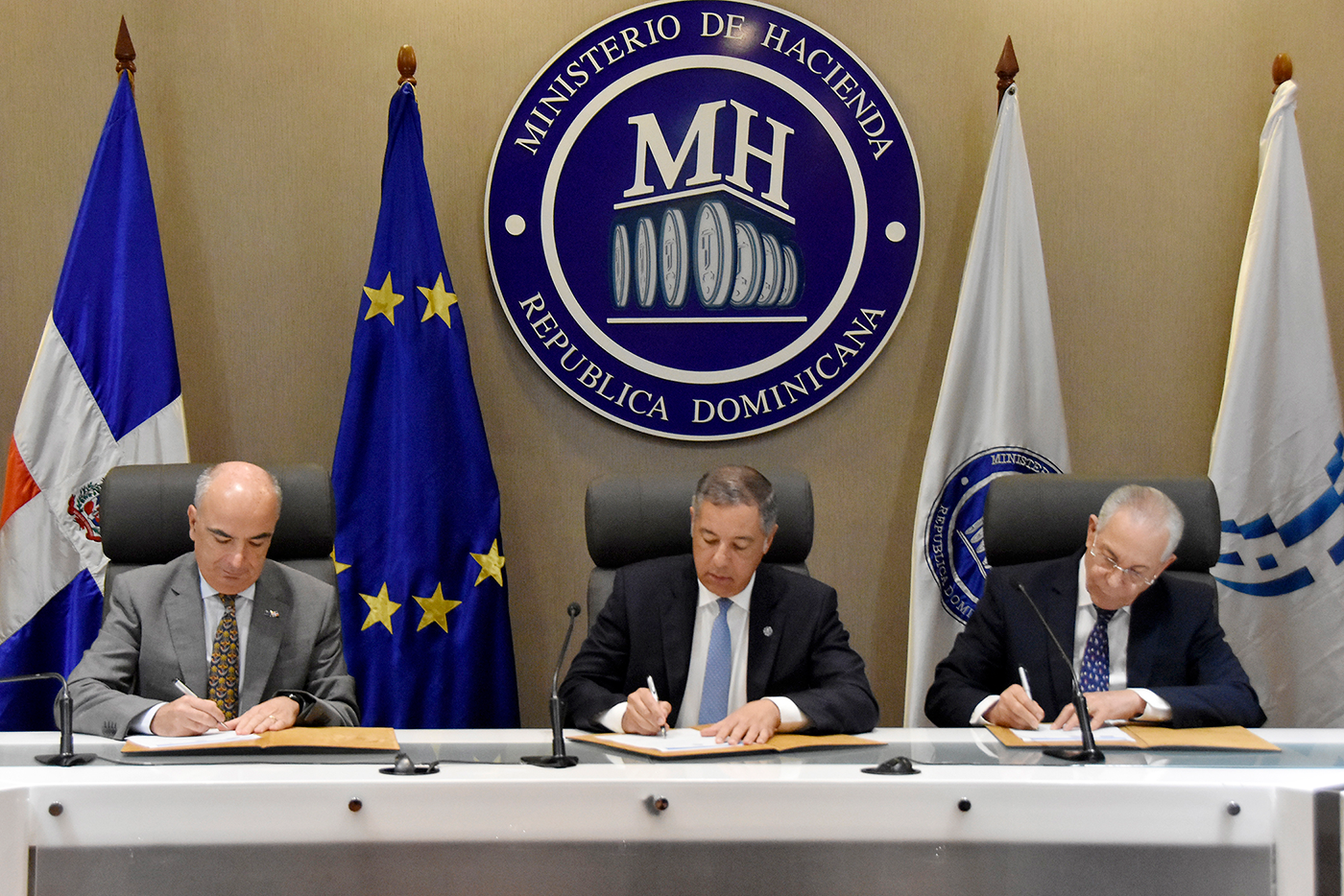 Foto Firma acuerdo